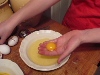 how to separate an egg - hand method #2