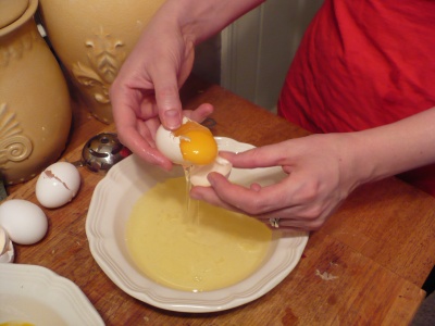 how to separate an egg - shell method #2